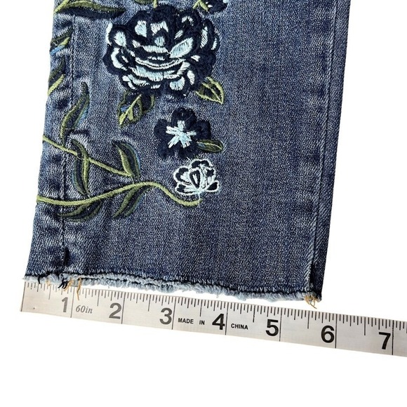 Driftwood Jackie Embroidered Ankle Jeans Sz 32 Floral Raw Hem Mid Rise Boho - Picture 11 of 11